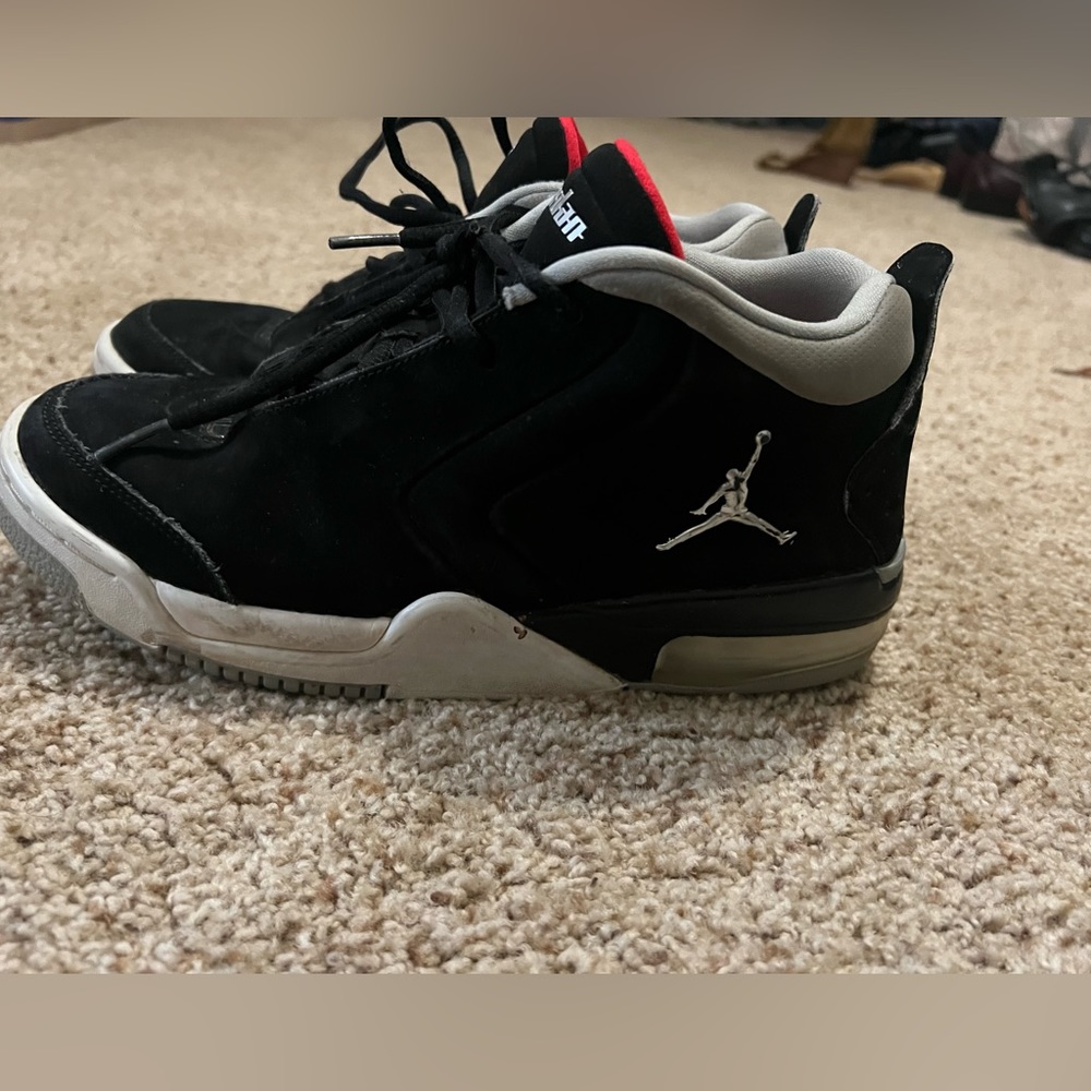 Nike Air Jordan Big Fund Boys Shoes size 7Y.. black/red